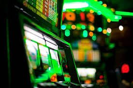 Live Casino Dealer live casino dengan antarmuka pengguna modern di sinar303